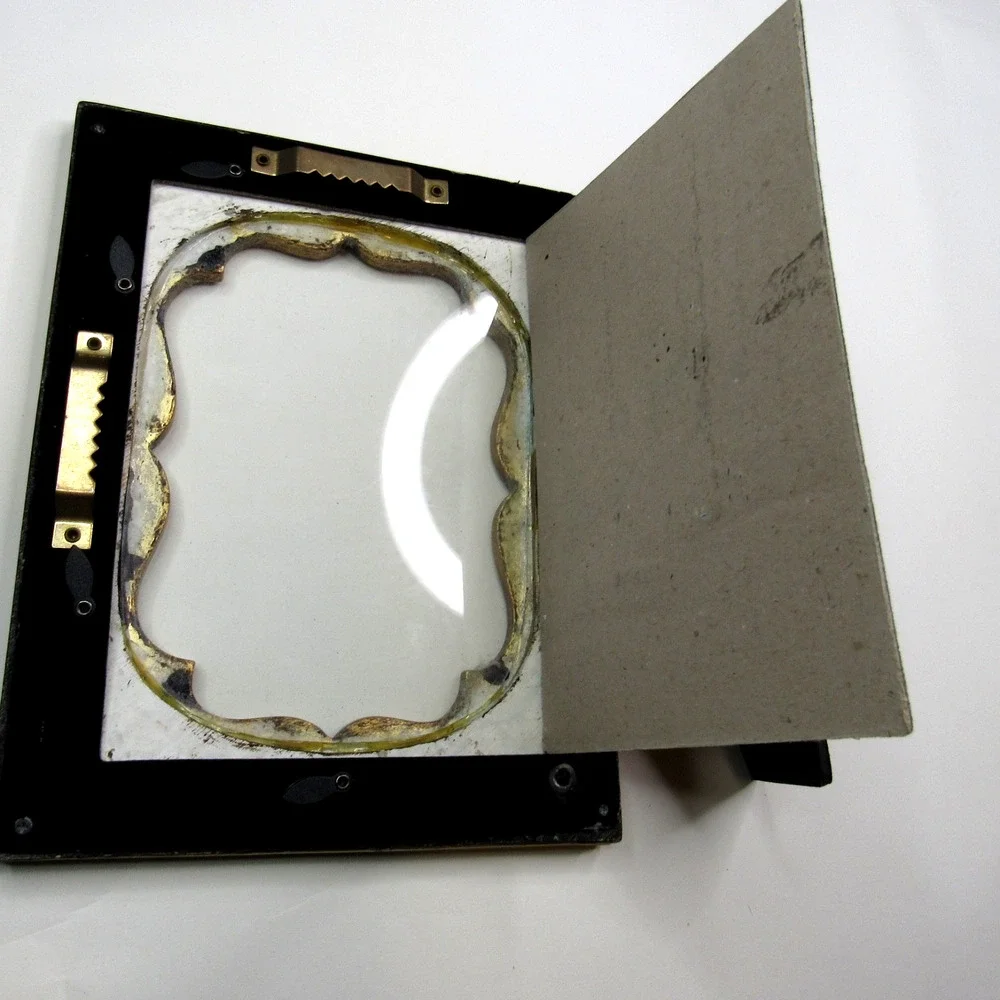 Picture Frame Ornate with Gold-Tone Scalloped Edges 9x7 Mosaic